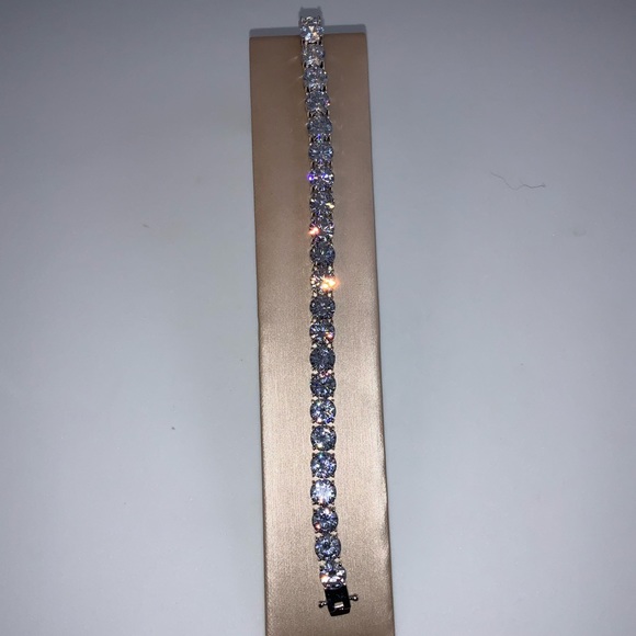 18k 46ct Solitaire Tennis Bracelet - Picture 9 of 11